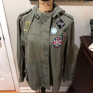 ▪️Unique Army Green Jacket with Patches